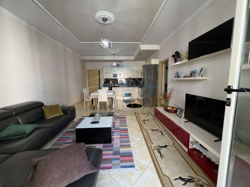 Tirane, shitet apartament 2+1+Ballkon Kati 5, 100 m² 132.000 € (yabzerisht)