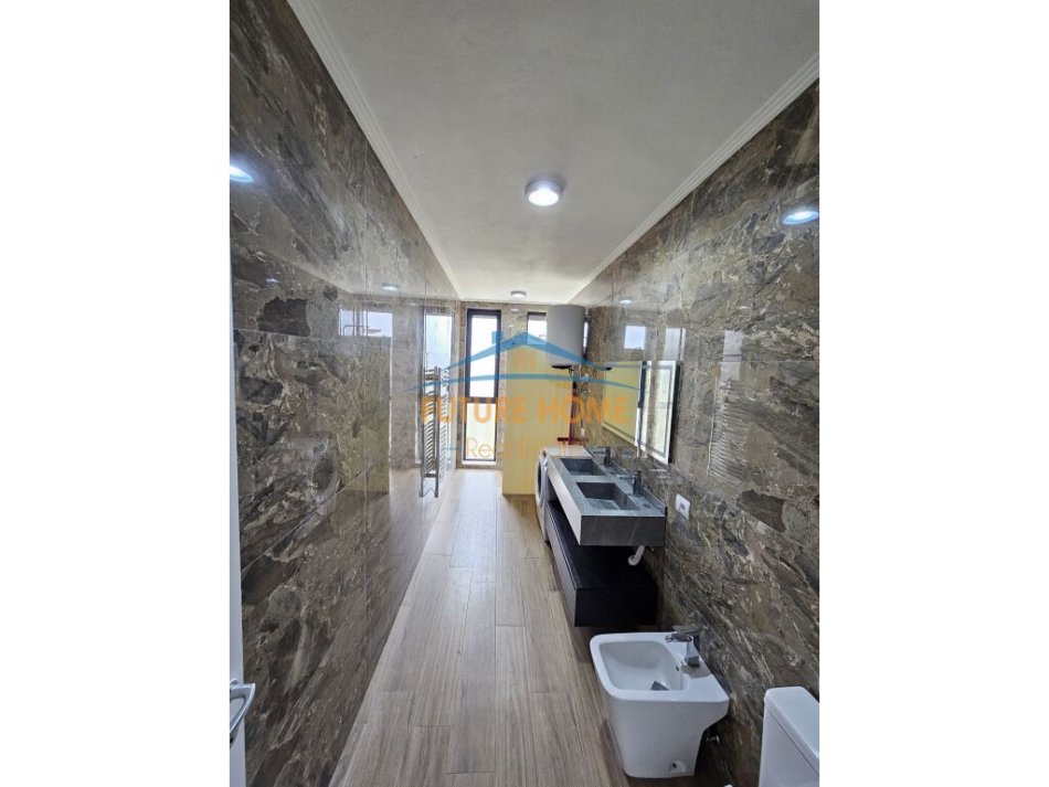 Tirane, shes apartament 2+1+Ballkon Kati 2, 124 m² 295.000 € (Rruga Hiqmet Buzi)
