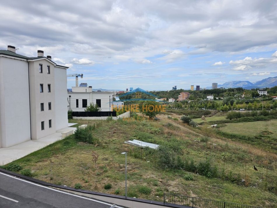 Tirane, shes apartament 2+1+Ballkon Kati 2, 124 m² 295.000 € (Spitali i Kafsheve , Liqeni)