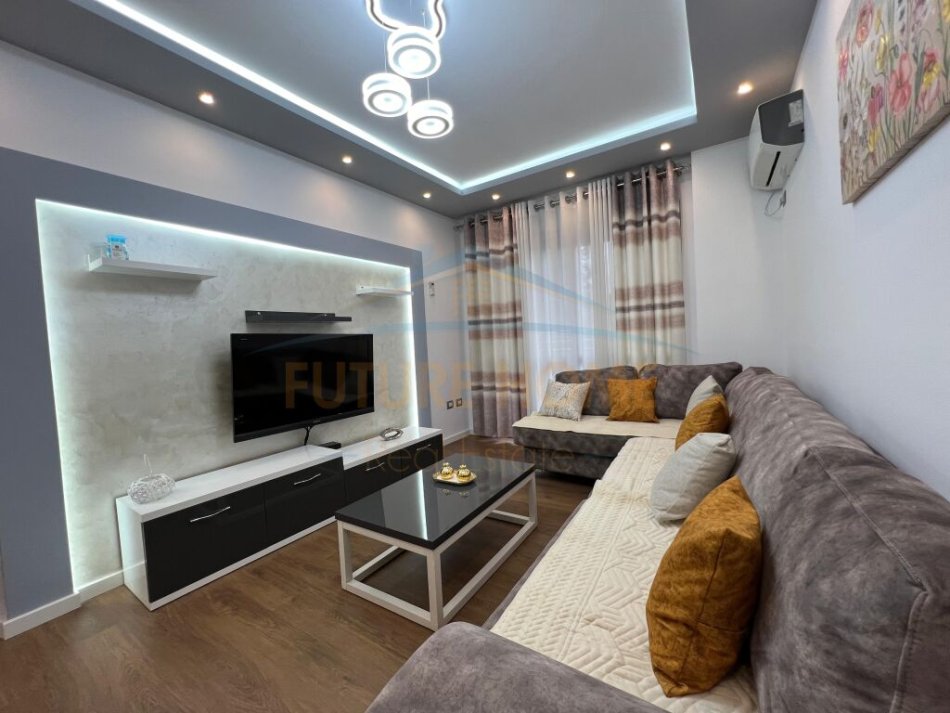 Tirane, shitet apartament 2+1+Aneks+Ballkon Kati 1, 94 m² 145.000 € (3 Deshmoret)
