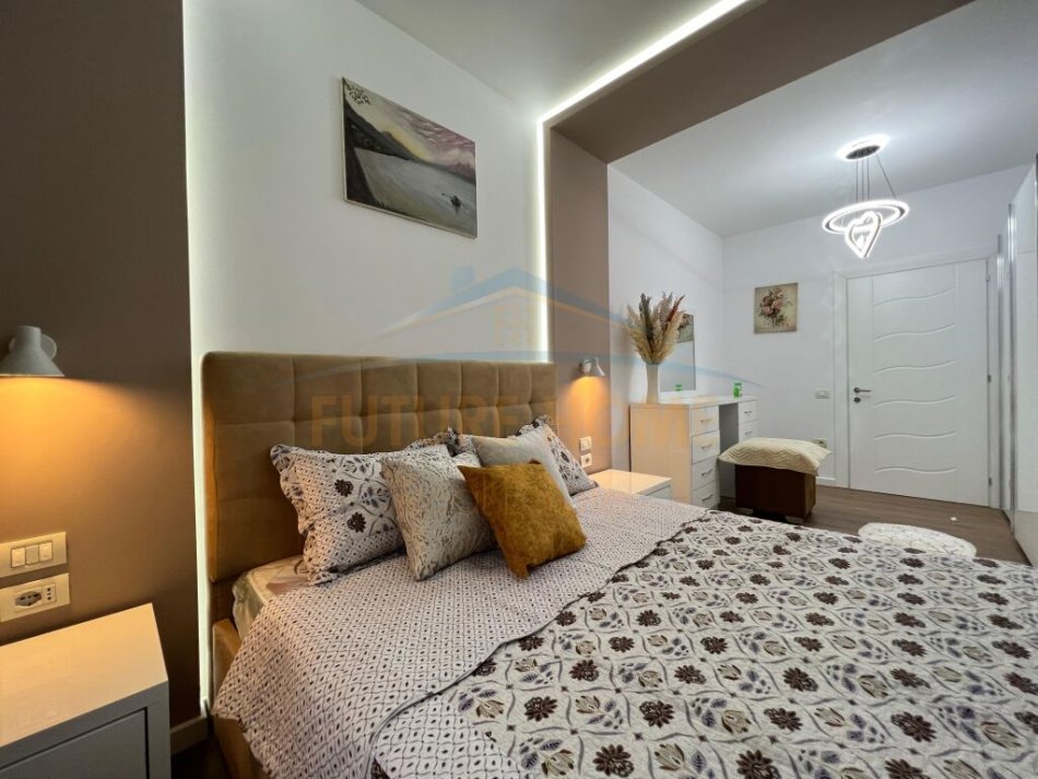 Tirane, shitet apartament+verande | Penthouse 2+1+Aneks+Ballkon Kati 1, 94 m² 145.000 € (Unaza e Re)