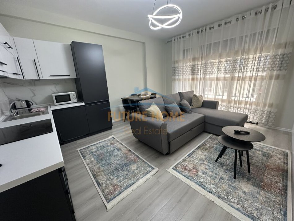 Tirane, jepet me qera apartament 2+1 Kati 7, 150 m² 950 € (Rruga e Durresit)
