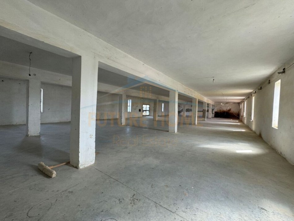 Durres, jepet me qera ambjent biznesi Kati 3, 1.991 m² 1.300 € (Shkozet, Durres)