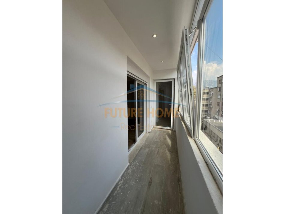 Tirane, shitet apartament 2+1+Ballkon Kati 3, 77 m² 149.000 € (Brryli)