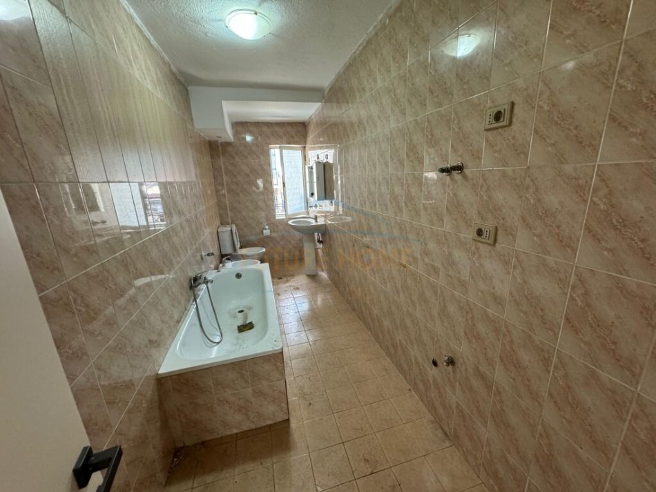 Tirane, shitet 2+1 Kati 2, 120 m² 360.000 € (Blloku)