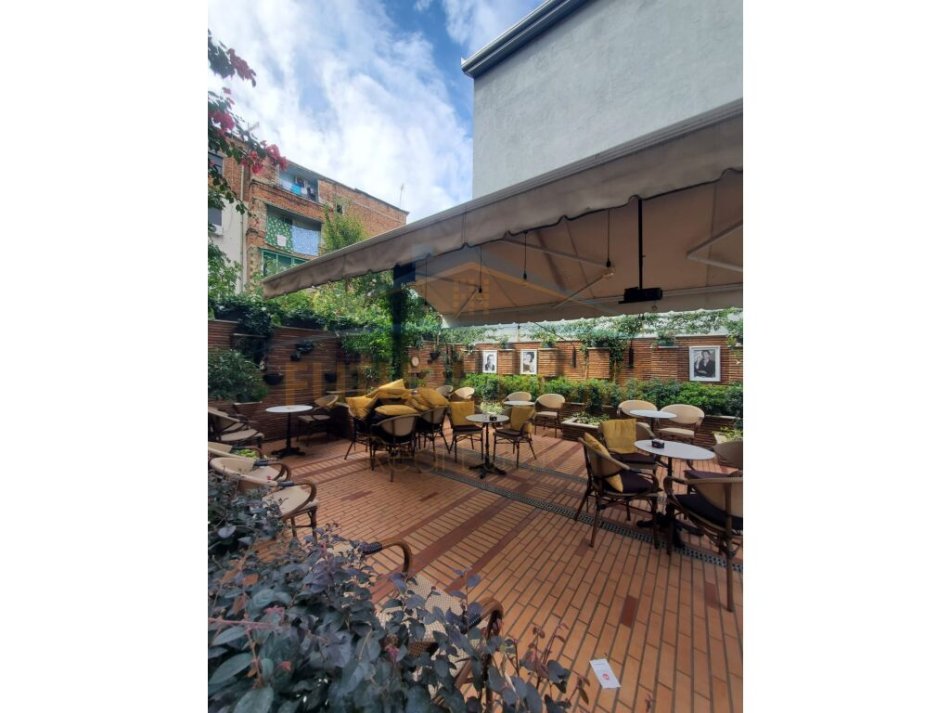 Tirane, jepet me qera bar-kafe Kati 0, 120 m² 500 € (Porcelan)