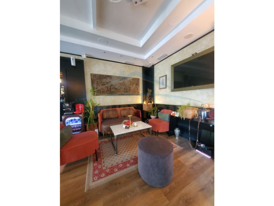 Tirane, jepet me qera bar-kafe Kati 0, 120 m² 500 € (Porcelan)