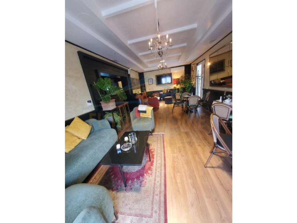 Tirane, jepet me qera bar-kafe Kati 0, 120 m² 500 € (Porcelan)