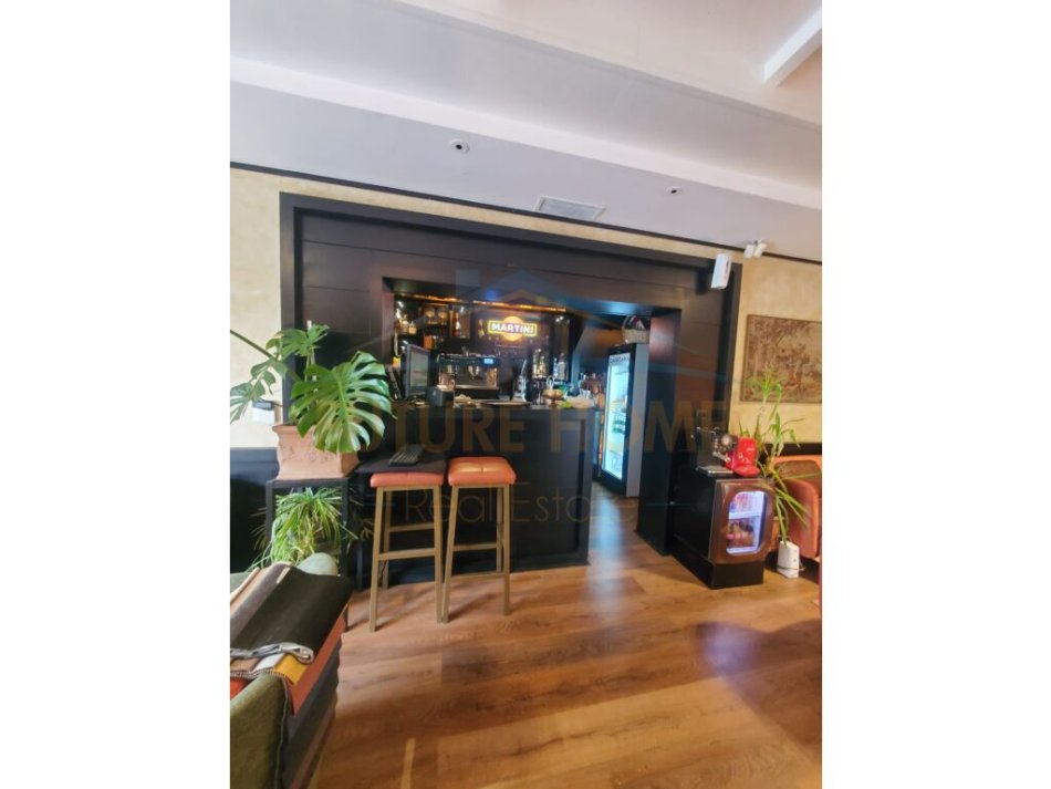 Tirane, jepet me qera bar-kafe Kati 0, 120 m² 500 € (Porcelan)