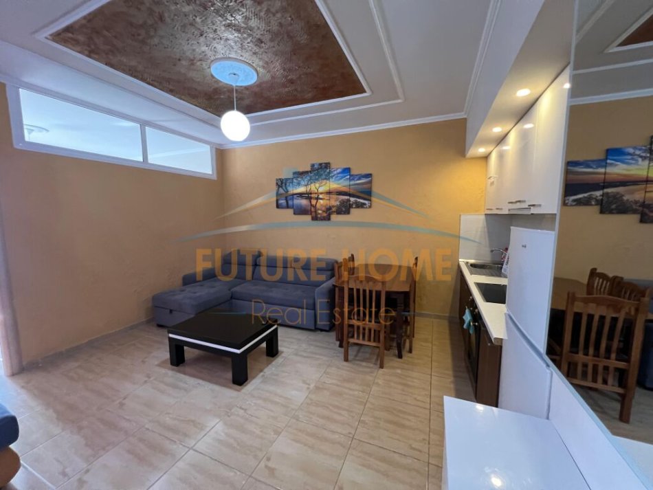 Vlore, jepet me qera apartament 2+1 Kati 2, 70 m² 400 € (Uji i Ftohte)