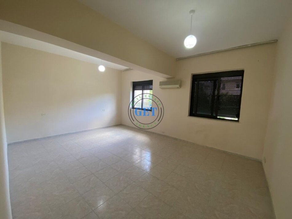 Durres, shitet apartament 3+1 Kati 0, 144 m² 110.000 € (Shkozet)