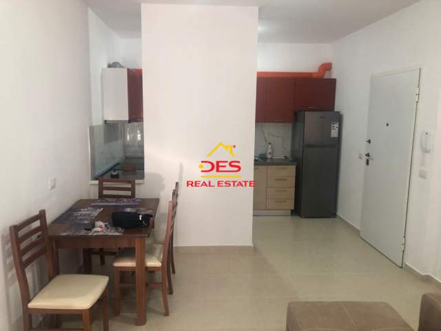 Vlore, jepet me qera apartament 2+1+BLK Kati 5, 1.104 m² 400 Euro (Rruga Cajupi,Vlore)