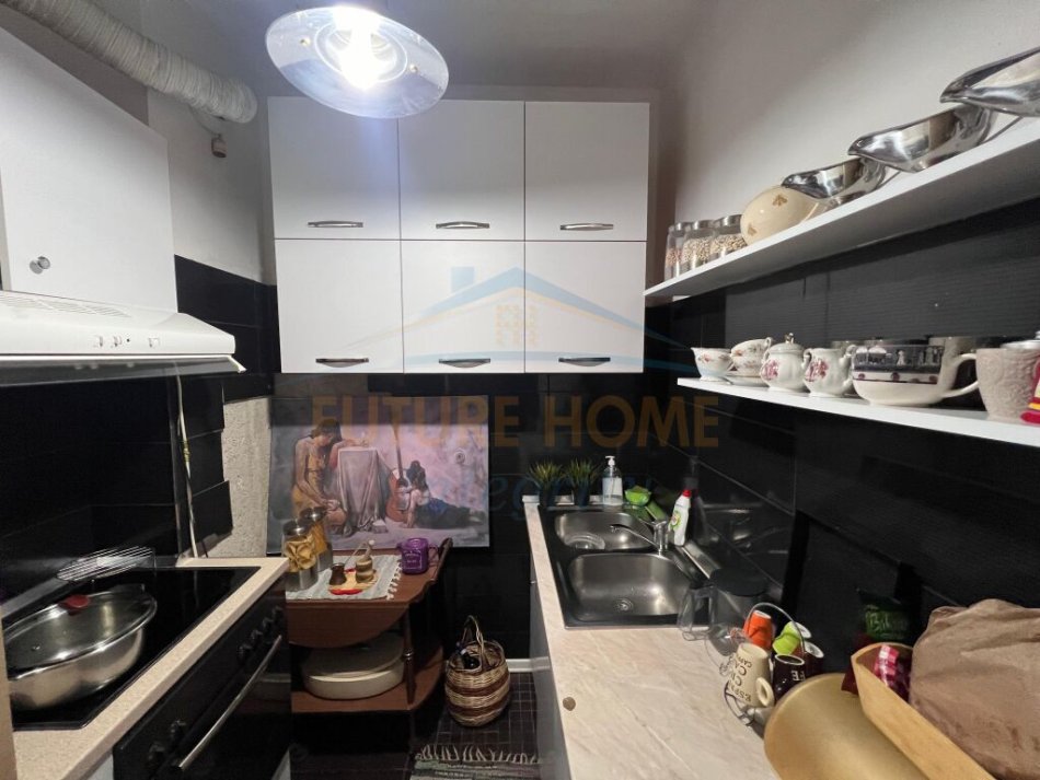 Tirane, shitet apartament 2+1+Ballkon Kati 2, 116 m² 180.000 € (KOPESHTI BOTANIK)