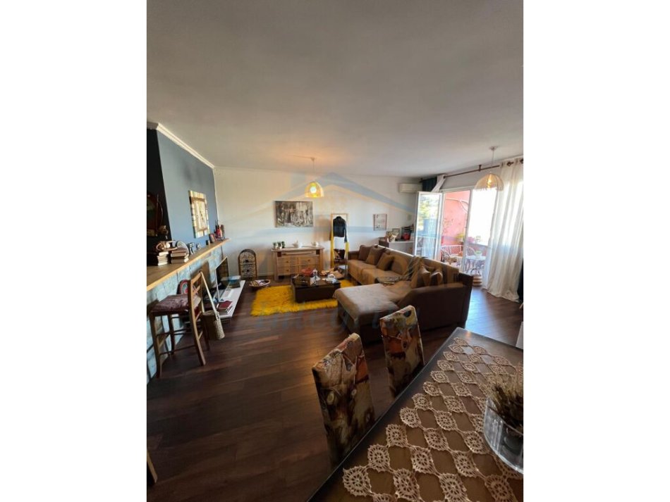 Tirane, shitet apartament 2+1+Aneks+Ballkon Kati 2, 116 m² 180.000 € 