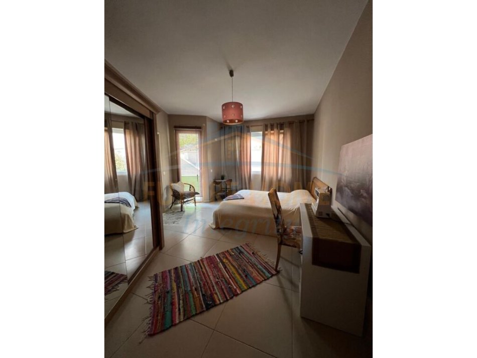 Tirane, shitet apartament 2+1+Aneks+Ballkon Kati 2, 116 m² 180.000 € 