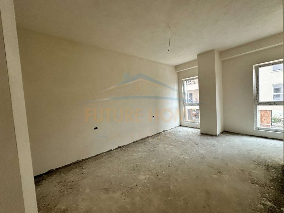 Tirane, shes 1+1+Ballkon Kati 2, 74 m² 114.000 € (rruga dritan hoxha laprake)