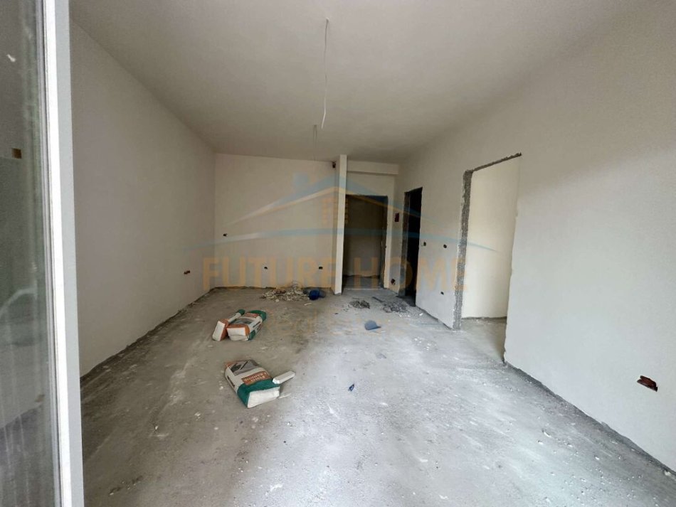 Tirane, shes 1+1+Ballkon Kati 2, 74 m² 114.000 € (rruga dritan hoxha laprake)