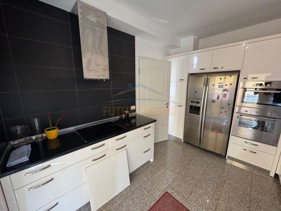 Tirane, jepet me qera 3+1+Ballkon Kati 2, 186 m² 1.800 € (sauk)