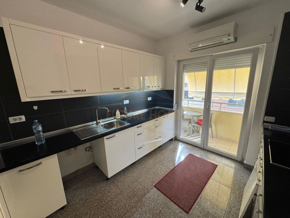 Tirane, jepet me qera 3+1+Ballkon Kati 2, 186 m² 1.800 € (sauk)