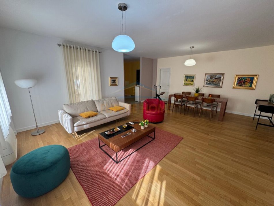 Tirane, jepet me qera 3+1+Ballkon Kati 2, 186 m² 1.800 € (sauk)