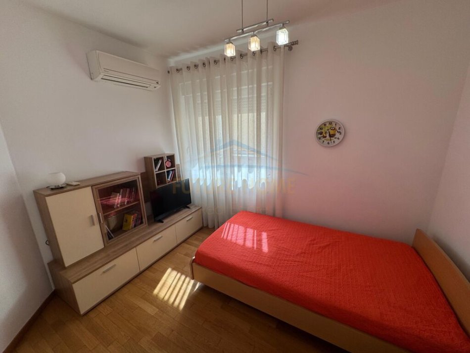 Tirane, jepet me qera 3+1+Ballkon Kati 2, 186 m² 1.800 € (sauk)
