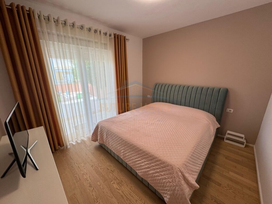 Tirane, jepet me qera apartament 3+1 Kati 2, 186 m² 1.500 € (Rezidenca Touch Of The Sun , Teg)