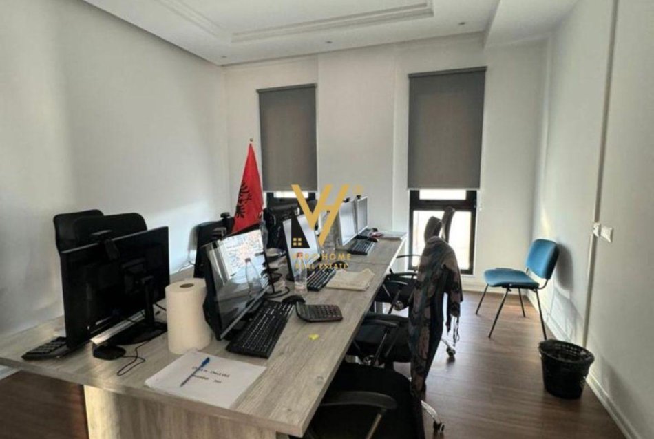 Tirane, jepet me qera zyre Kati 7, 140 m² 950 € (RRUGA E KAVAJES)