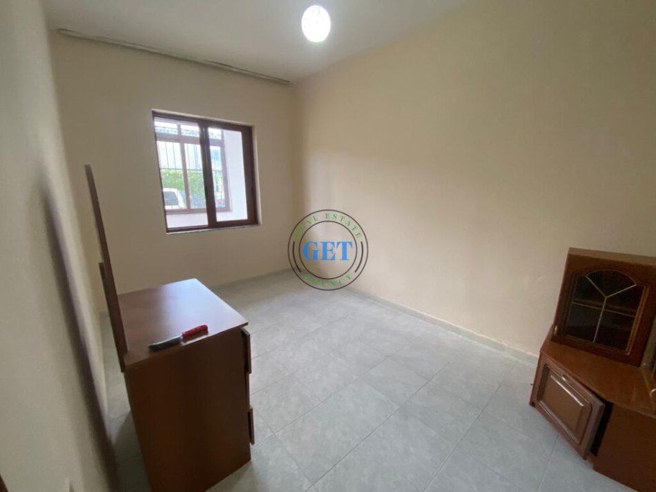 Durres, shitet apartament 3+1 Kati 0, 144 m² 110.000 € (Shkozet)
