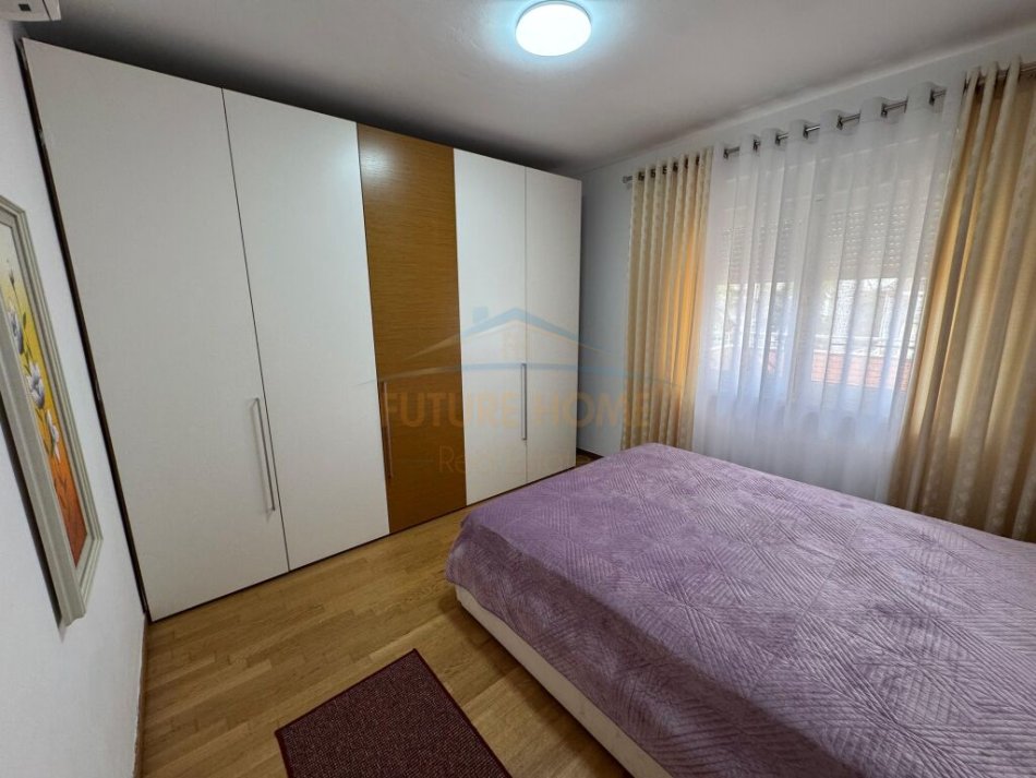 Tirane, jepet me qera apartament 3+1 Kati 2, 186 m² 1.500 € (Rezidenca Touch Of The Sun , Teg)