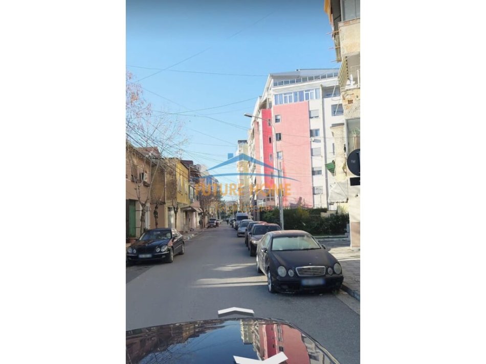 Tirane, jepet me qera ambjent biznesi Kati 0, 120 m² 299.000 € (Mine Peza)