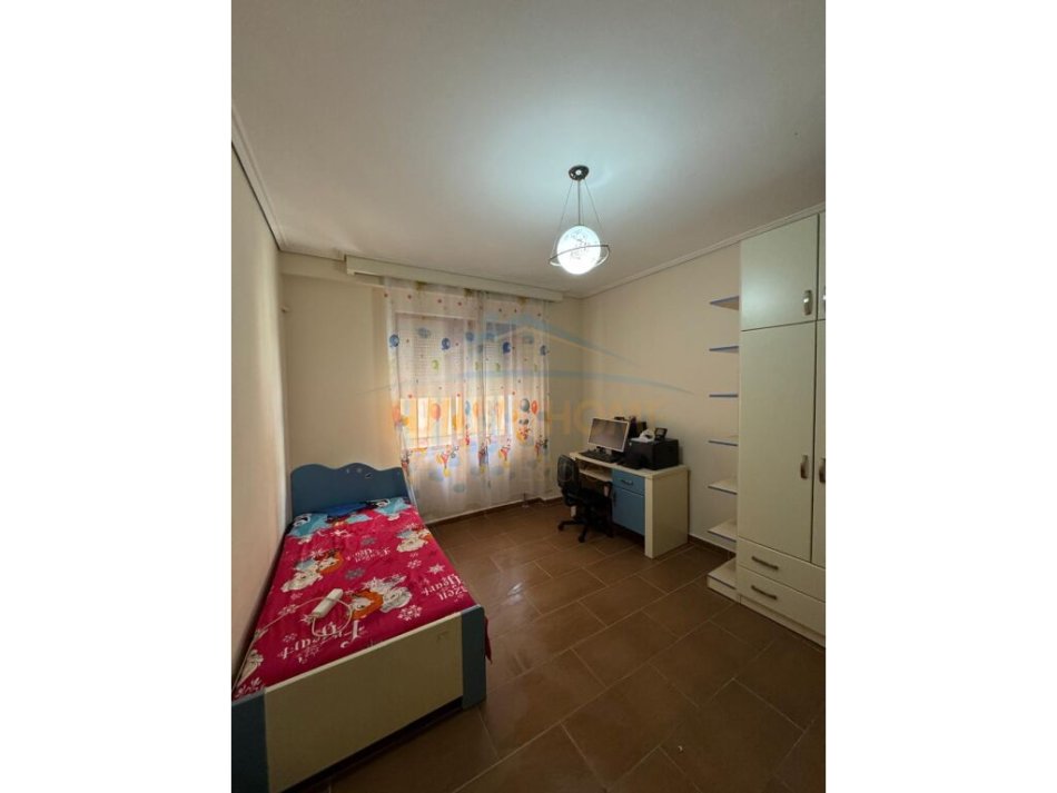 Tirane, jepet me qera apartament 2+1+Ballkon Kati 4, 109 m² 700 € (Rruga Egnatia Don Bosko)