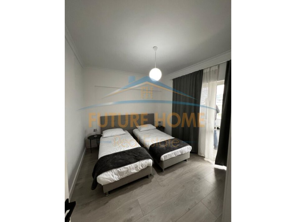 Tirane, jepet me qera apartament 2+1+Ballkon Kati 9, 90 m² 900 € (Komuna e Parisit)