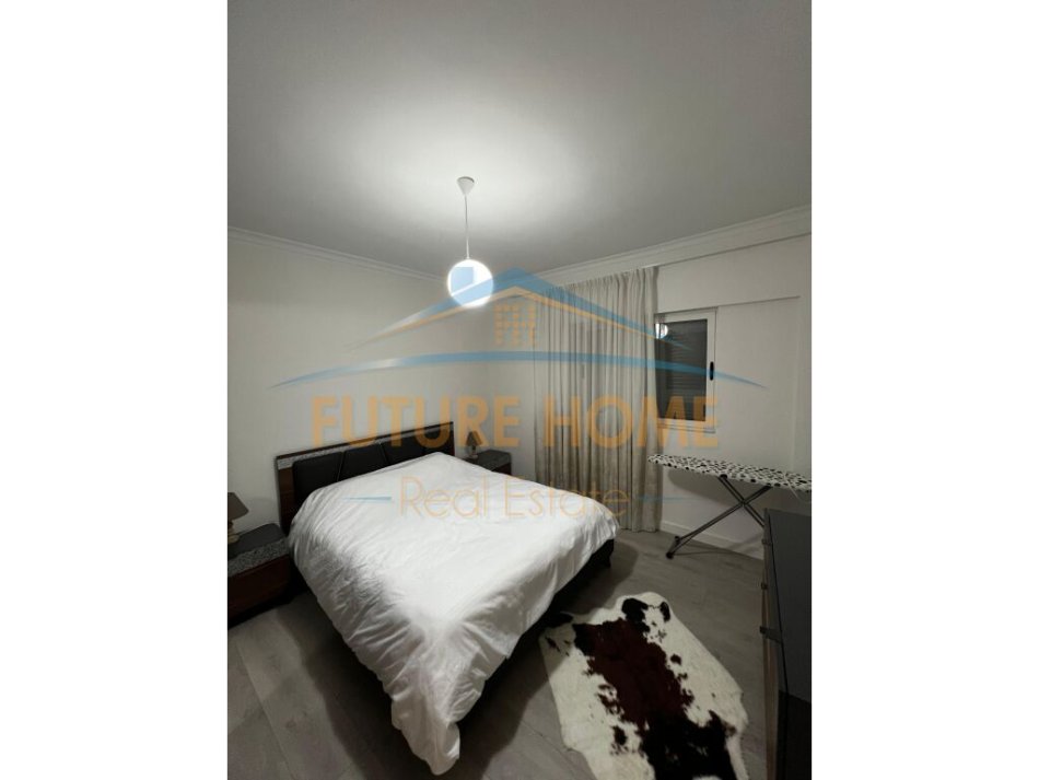 Tirane, jepet me qera apartament 2+1+Ballkon Kati 9, 90 m² 900 € (Komuna e Parisit)