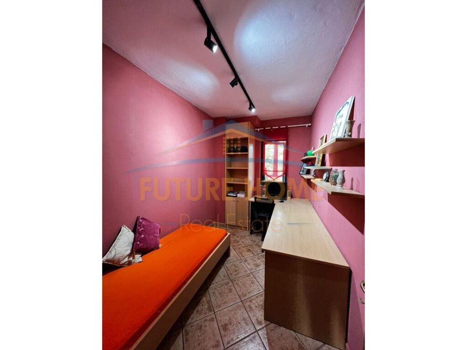 Tirane, jap me qera apartament 3+1+Ballkon Kati 4, 110 m² 650 € (Blv Zogi I)