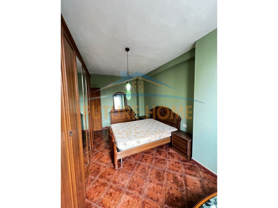 Tirane, jap me qera apartament 3+1+Ballkon Kati 4, 110 m² 650 € (Blv Zogi I)