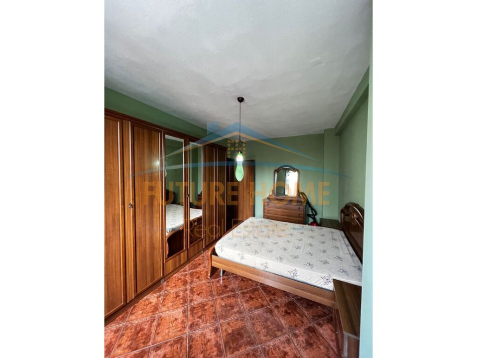 Tirane, jap me qera apartament 3+1+Ballkon Kati 4, 110 m² 650 € (Blv Zogi I)