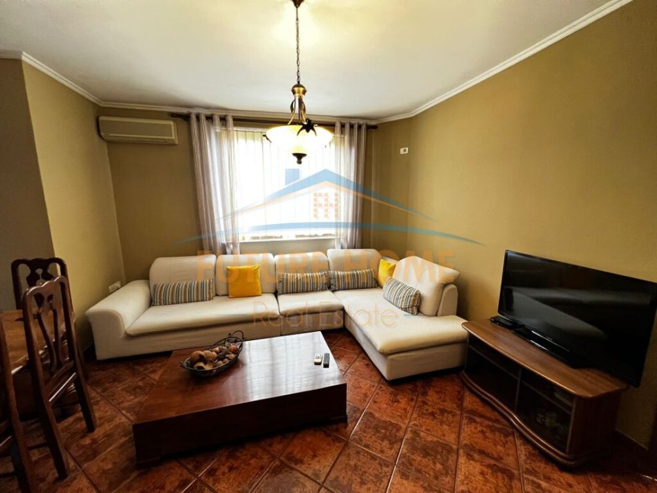 Tirane, jap me qera apartament 3+1+Ballkon Kati 4, 110 m² 650 € (Blv Zogi I)