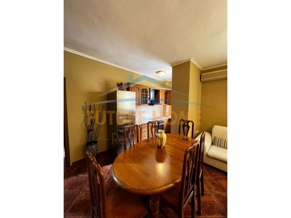 Tirane, jap me qera apartament 3+1+Ballkon Kati 4, 110 m² 650 € (Blv Zogi I)