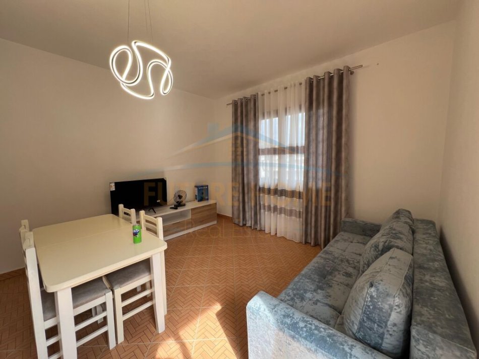 Durres, jepet me qera apartament 2+1 Kati 2, 86 m² 350 € (Prane Qendres, Durres)