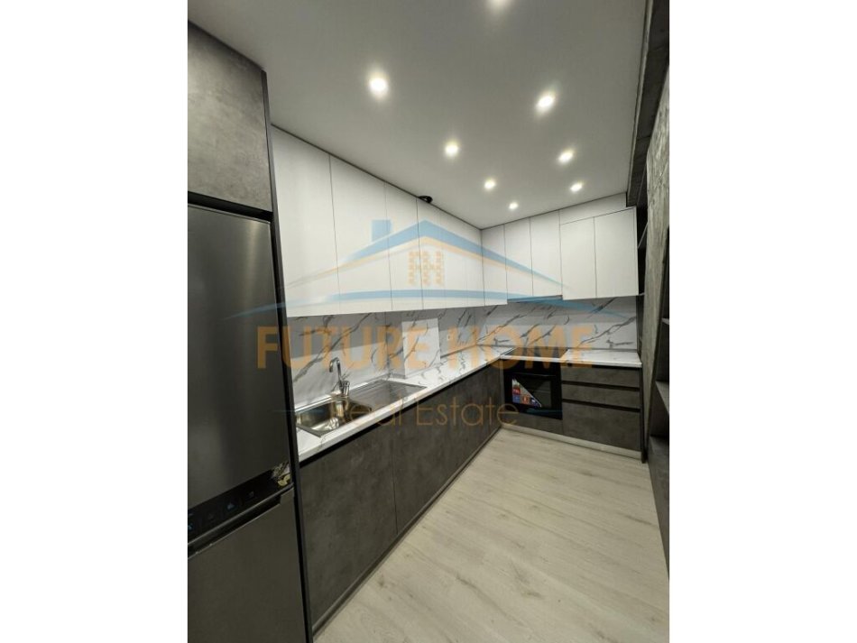 Tirane, shitet apartament 1+1+Ballkon Kati 11, 76 m² 190.000 € (Square 21 Rruga e Kavajes)