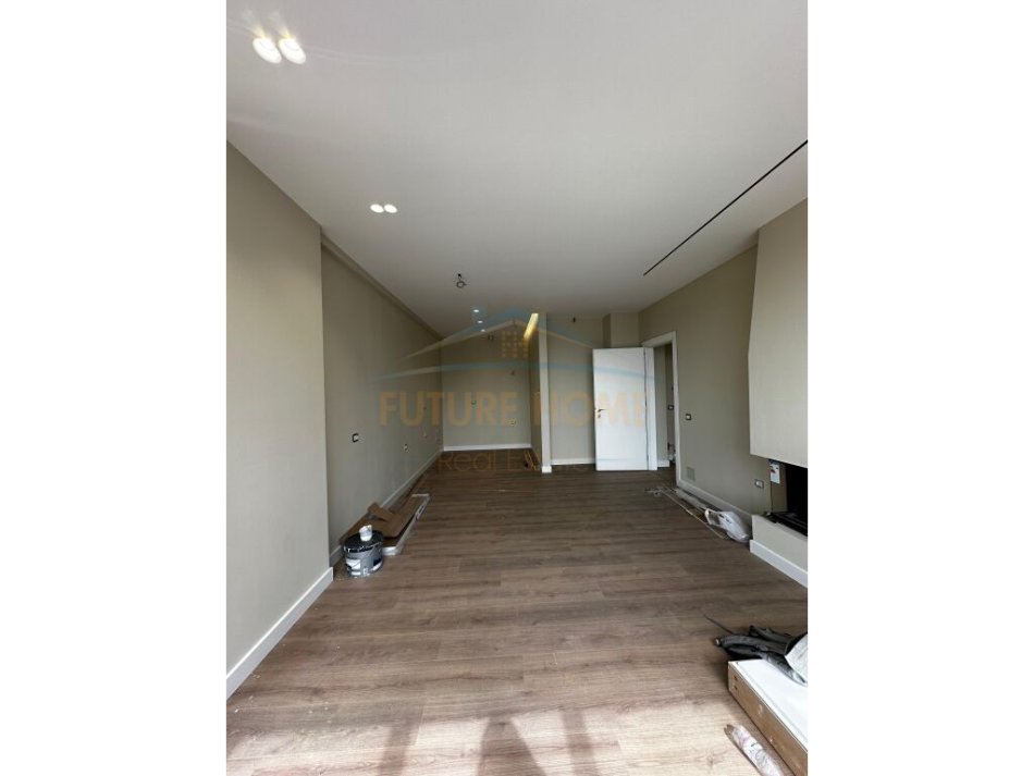 Tirane, shitet apartament 2+1+Ballkon Kati 8, 108 m² 175.000 € (Fusha e Aviaconit)