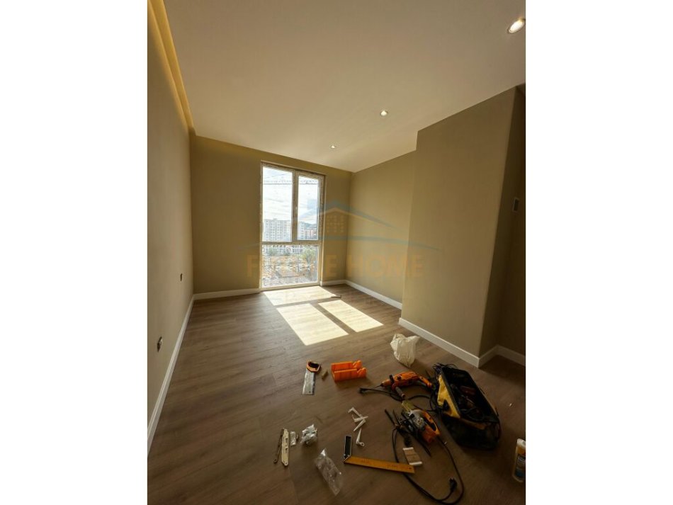 Tirane, shitet apartament 2+1+Ballkon Kati 8, 108 m² 175.000 € (Fusha e Aviaconit)