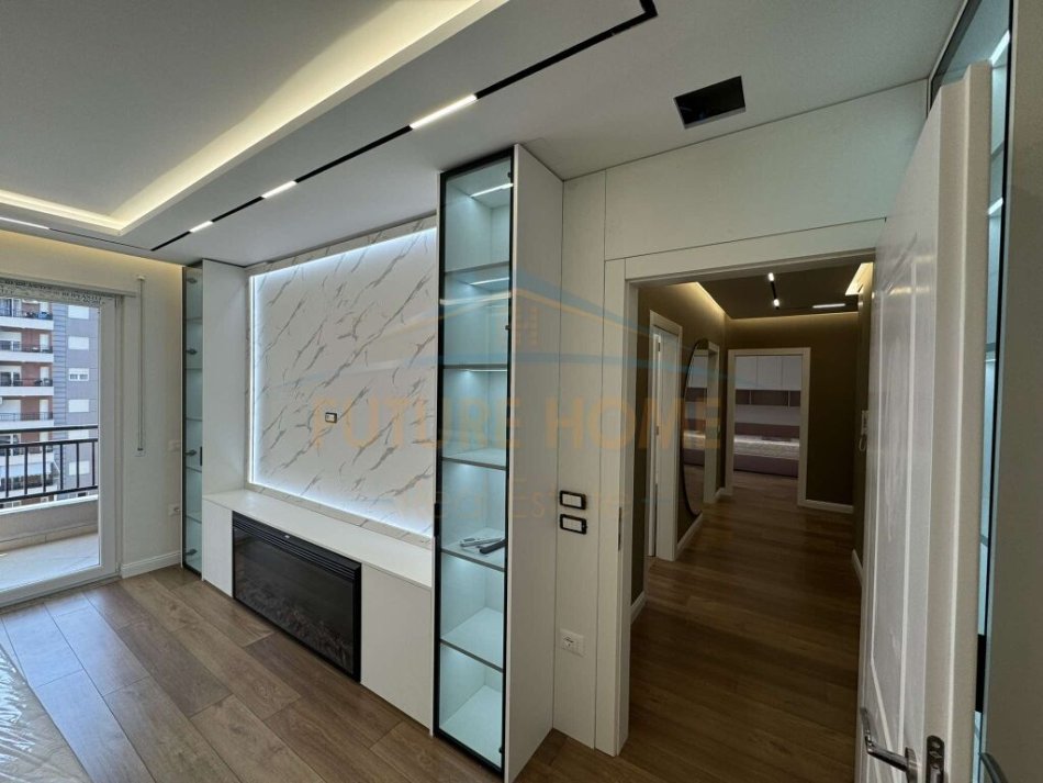 Tirane, jepet me qera apartament 3+1+Ballkon Kati 5, 120 m² 700 € (UNAZA E RE)