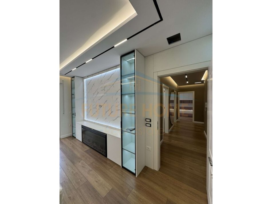 Tirane, jepet me qera apartament 3+1+Ballkon Kati 5, 120 m² 700 € (UNAZA E RE)