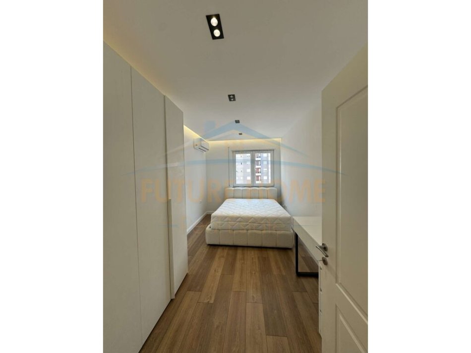 Tirane, jepet me qera apartament 3+1+Ballkon Kati 5, 120 m² 700 € (UNAZA E RE)