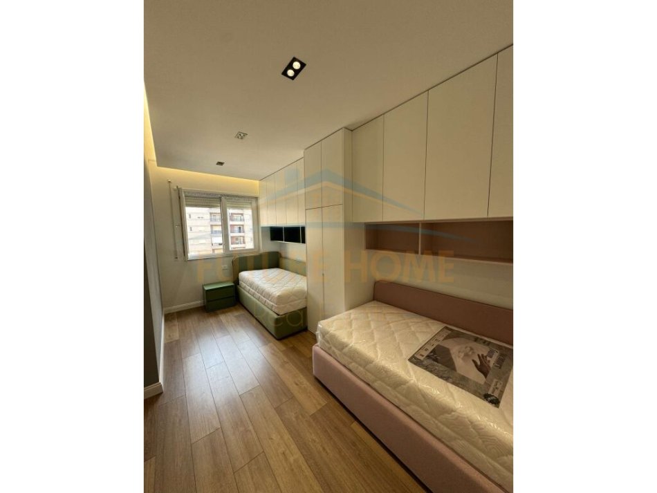 Tirane, jepet me qera apartament 3+1+Ballkon Kati 5, 120 m² 700 € (UNAZA E RE)
