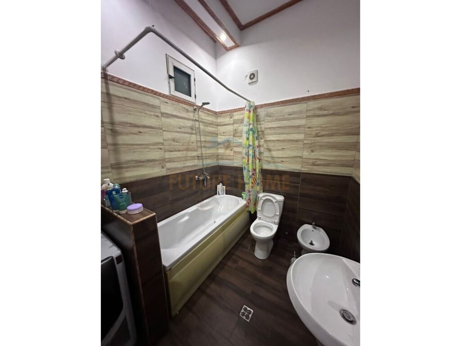 Tirane, jepet me qera apartament 3+1+Ballkon Kati 2, 109 m² 800 € (DON BOSKO)