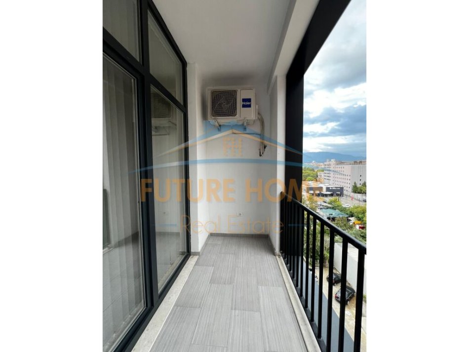 Tirane, jepet me qera apartament 1+1+Ballkon Kati 6, 65 m² 900 € (Sali Butka)
