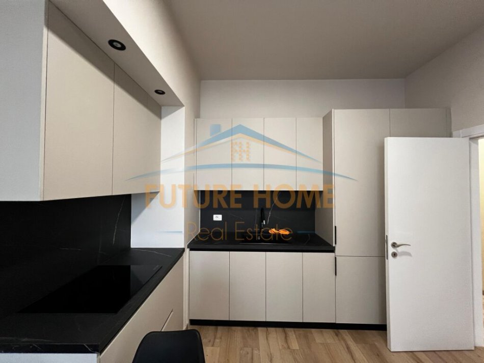 Tirane, jepet me qera apartament 1+1+Aneks+Ballkon Kati 6, 65 m² 900 € (ISH PARKU I AUTOBUSAVE)