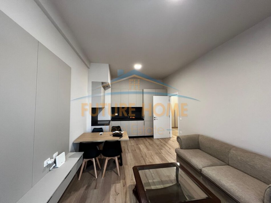 Tirane, jepet me qera apartament 1+1+Ballkon Kati 6, 65 m² 900 € (Sali Butka)